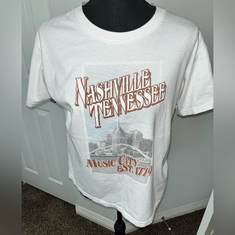 Nashville Tennessee Music City Graphic Tee Vintage-Inspired White T-Shirt - Picture 2 of 7
